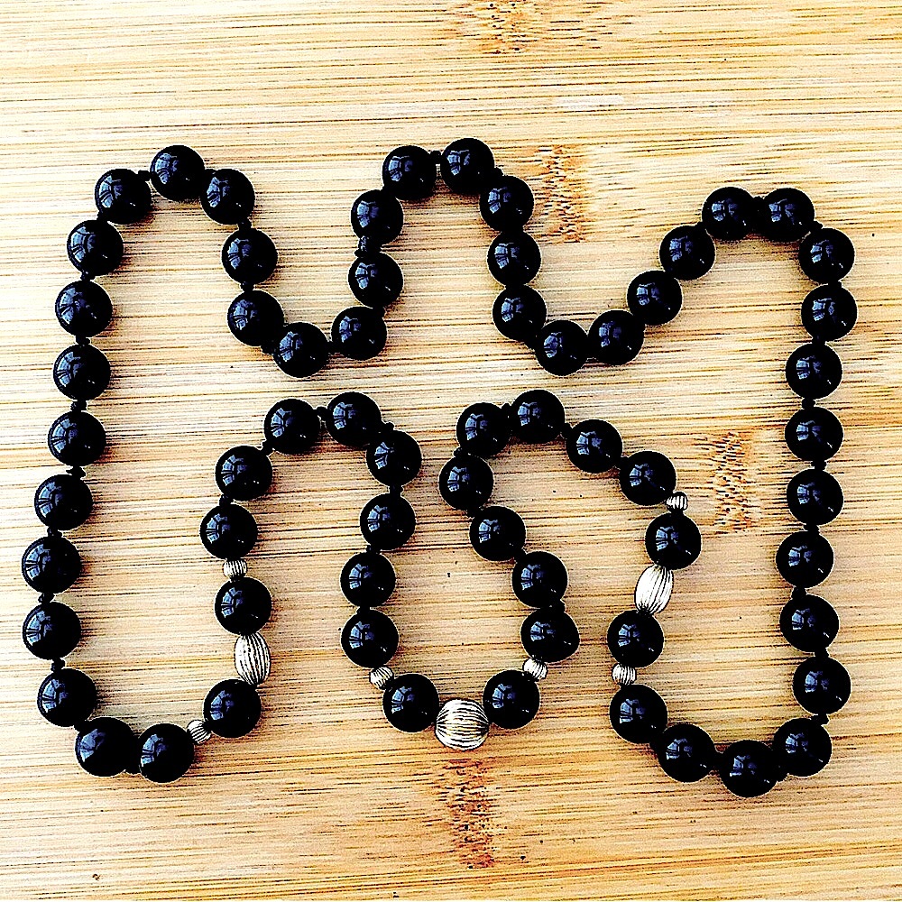 $185  Vintage 14K & Black Bead 30 Inch Estate Necklace - Picture 4 of 9